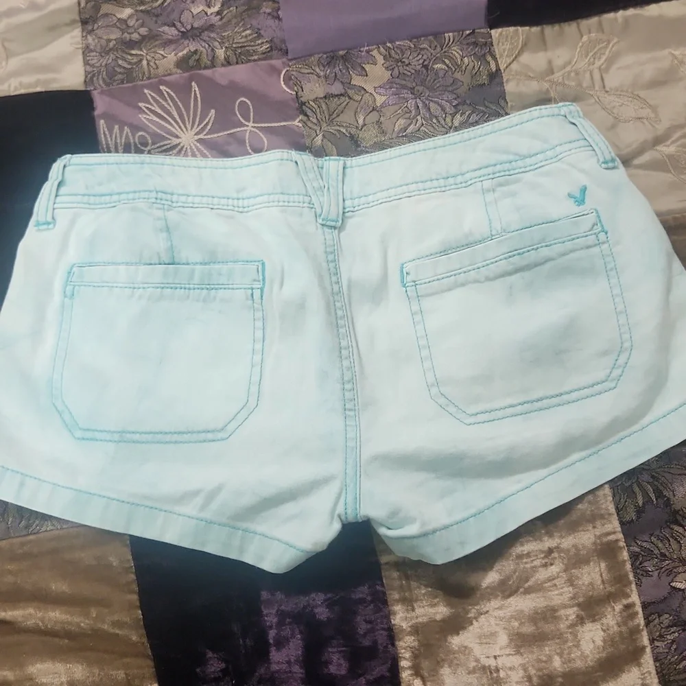American Eagle Low Rise Distressed Fade Shorts - Picture 4 of 8